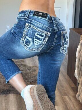 MISS ME Jeans Mid Rise Capri Denim Womens 30 Distressed Thick Stitch Rhinestones